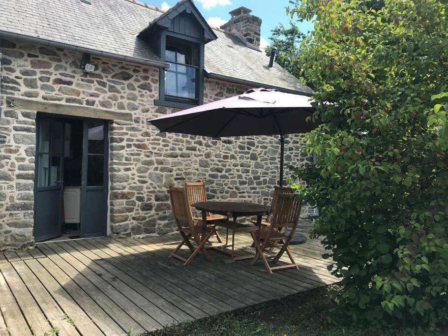 Maisonnette Au Pied Du Dol