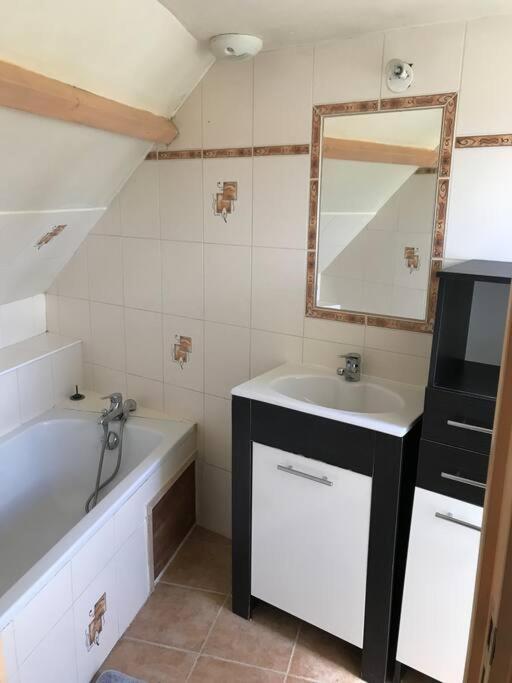 Maisonnette Au Pied Du Dol Holiday home Mont-Dol